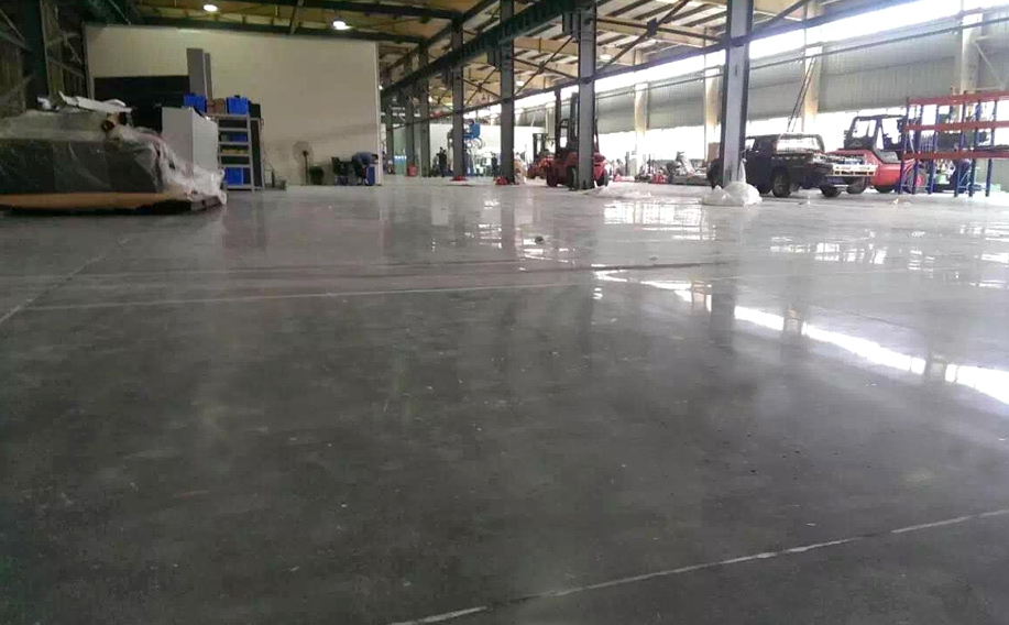 混凝土密封固化劑地坪養護應該如何進行？